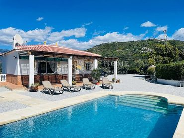 Haus mit Pool zur Miete in Torrox Pueblo