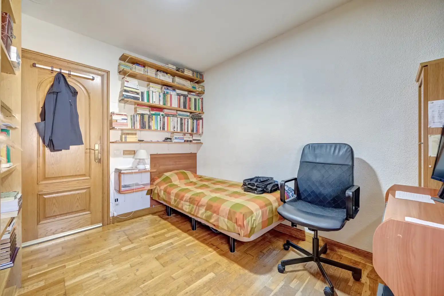 Schlafzimmer von Wohnung zum Verkauf in  Pamplona / Iruña mit Parkett, Terrasse und Abstellraum