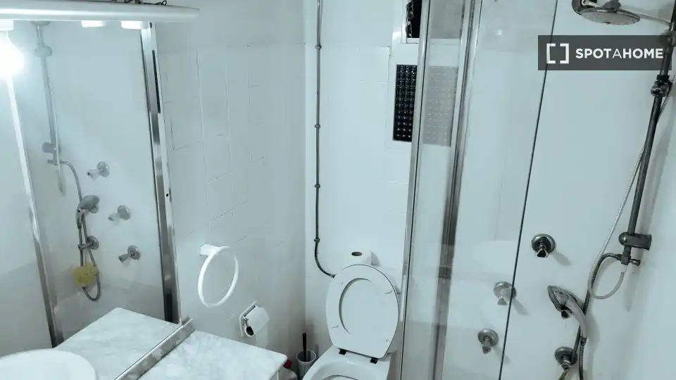 Bathroom of Flat for rent in Sueca  with Air Conditioner, Heating and Furnished