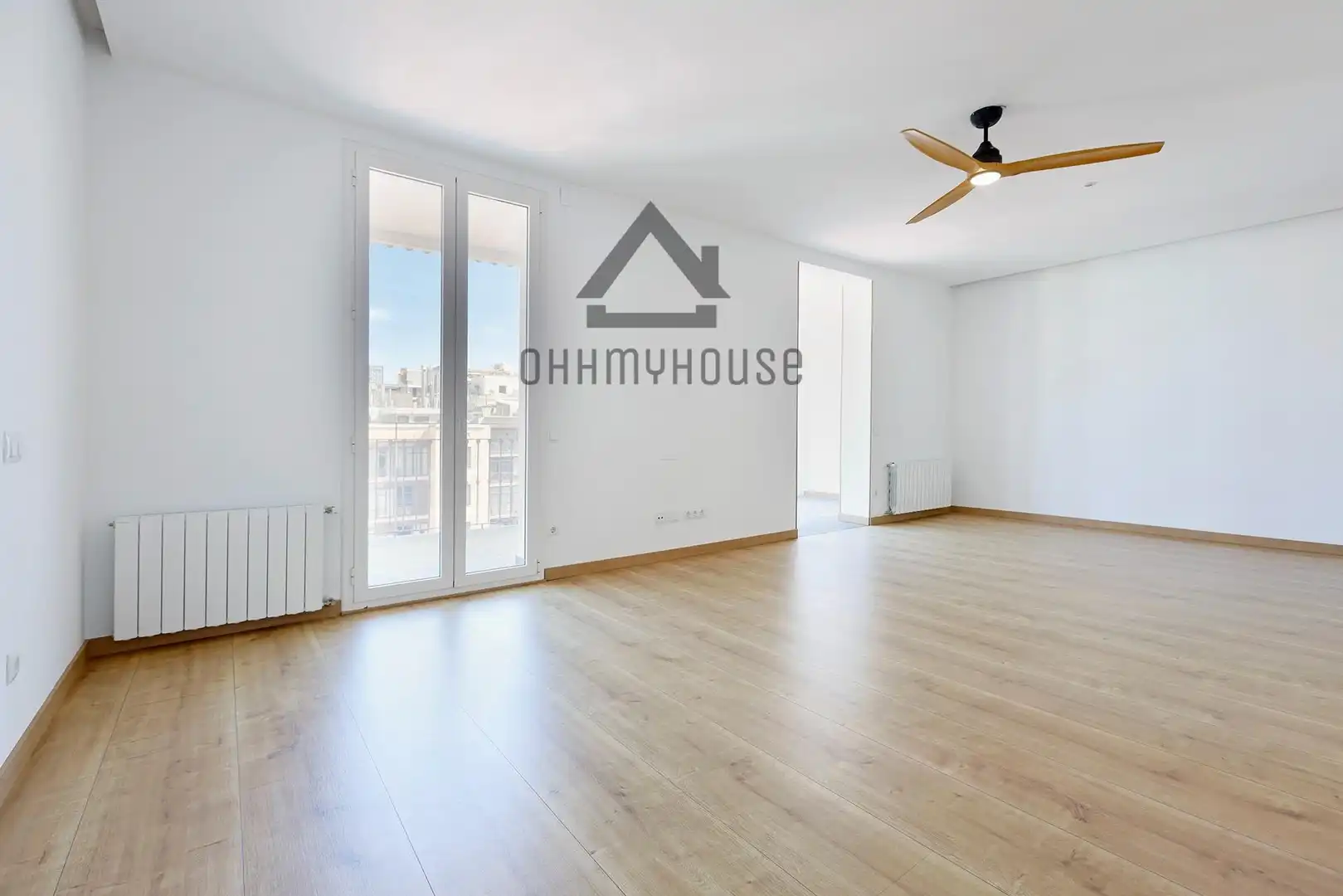 Sala d'estar de Pis en venda en Barcelona amb Calefacció, Parquet i Balcó