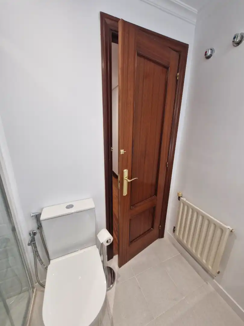 Baño de Piso de alquiler en Bilbao  con Calefacción, Parquet y Amueblado