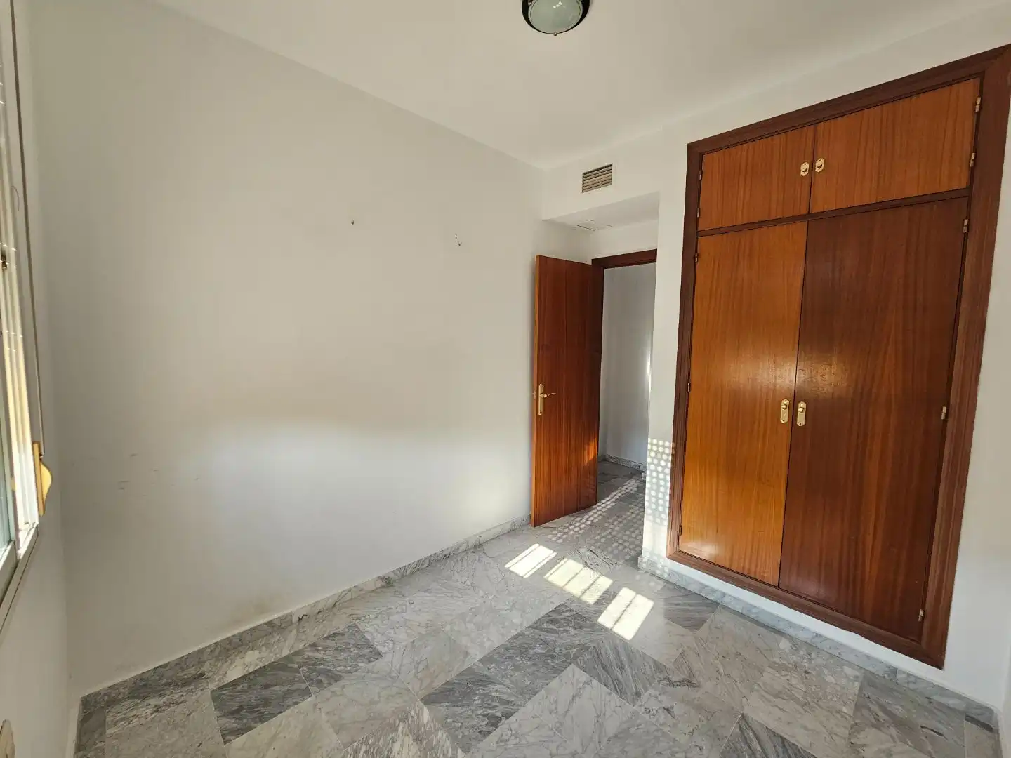 Bedroom of Flat for rent in Sevilla  with Air Conditioner and Community pool