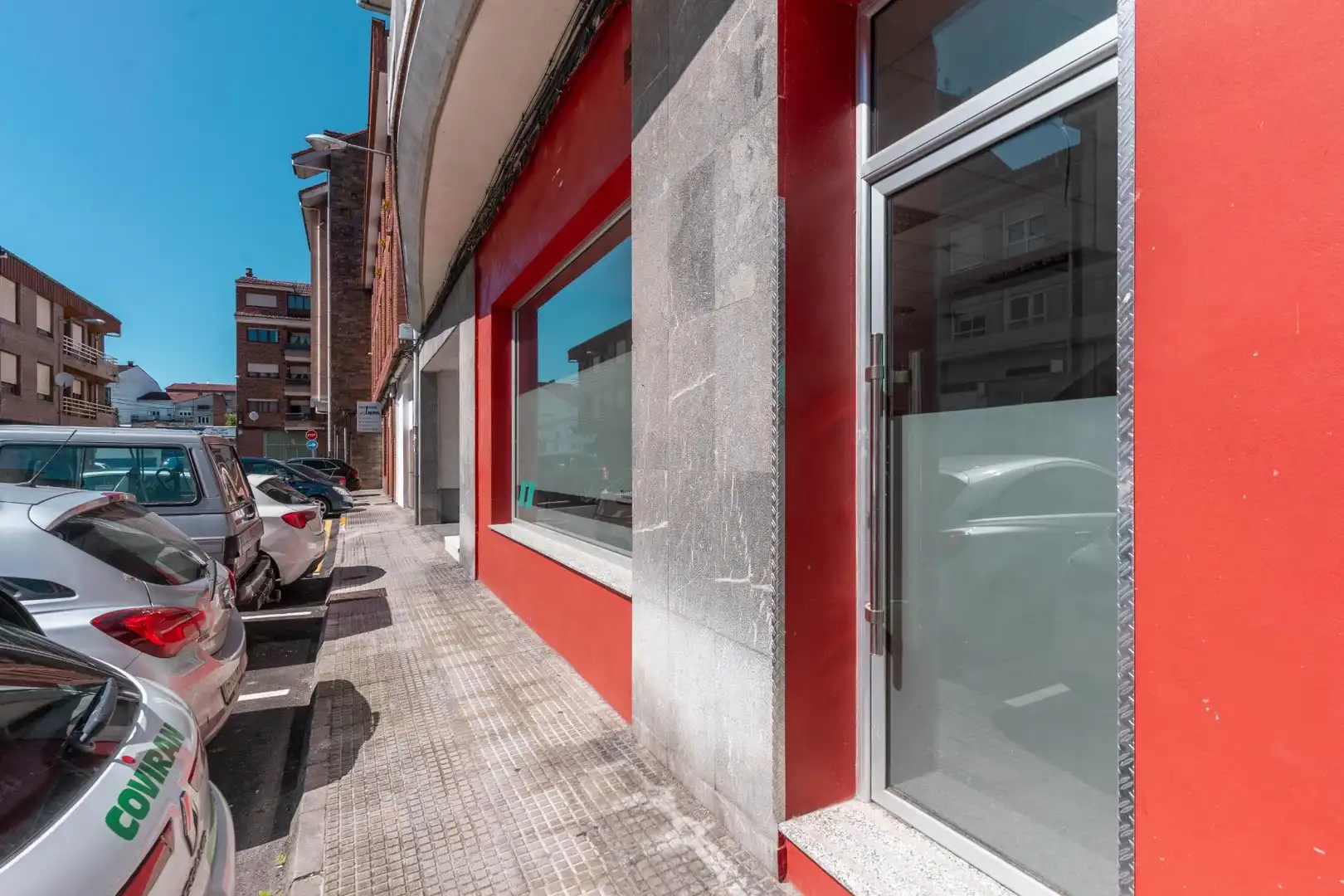Vista exterior de Local en venda en Laviana