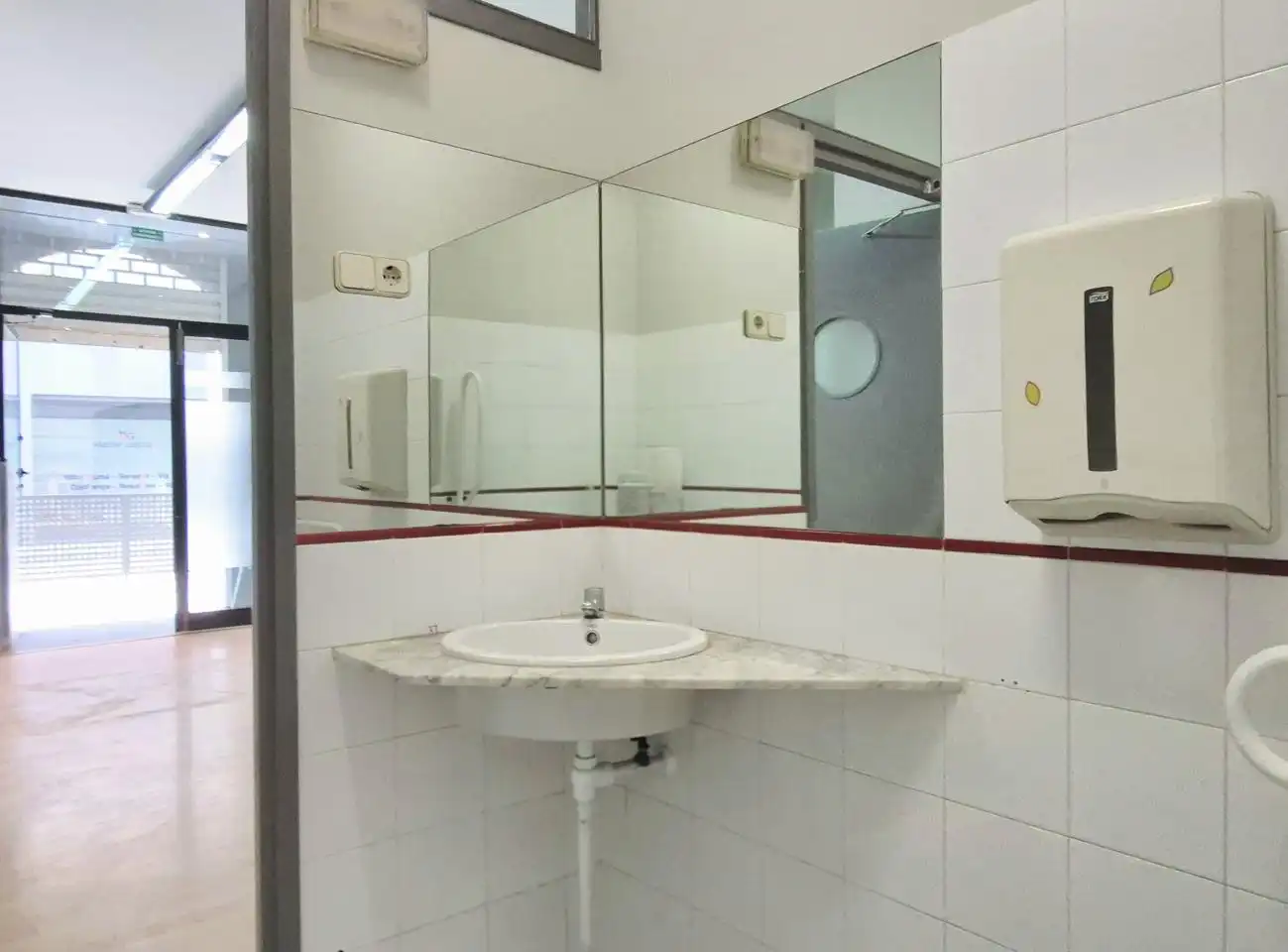 Badezimmer von Erdgeschoss zum Verkauf in Terrassa mit Klimaanlage, Heizung und Parkett