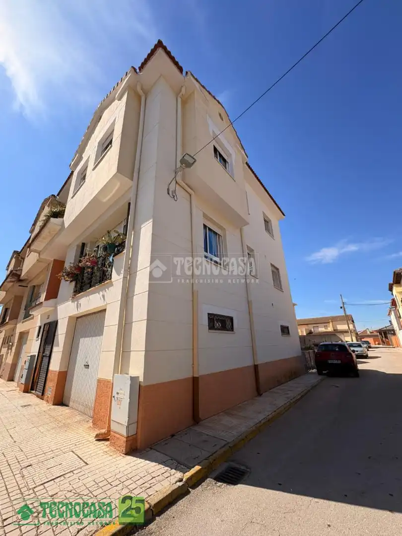 Vista exterior de Casa adosada en venta en Lillo con Calefacción