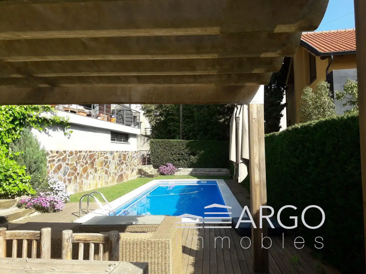 Swimming pool of Houses for sale in Sant Cugat del Vallès  with Air Conditioner, Heating and Private garden