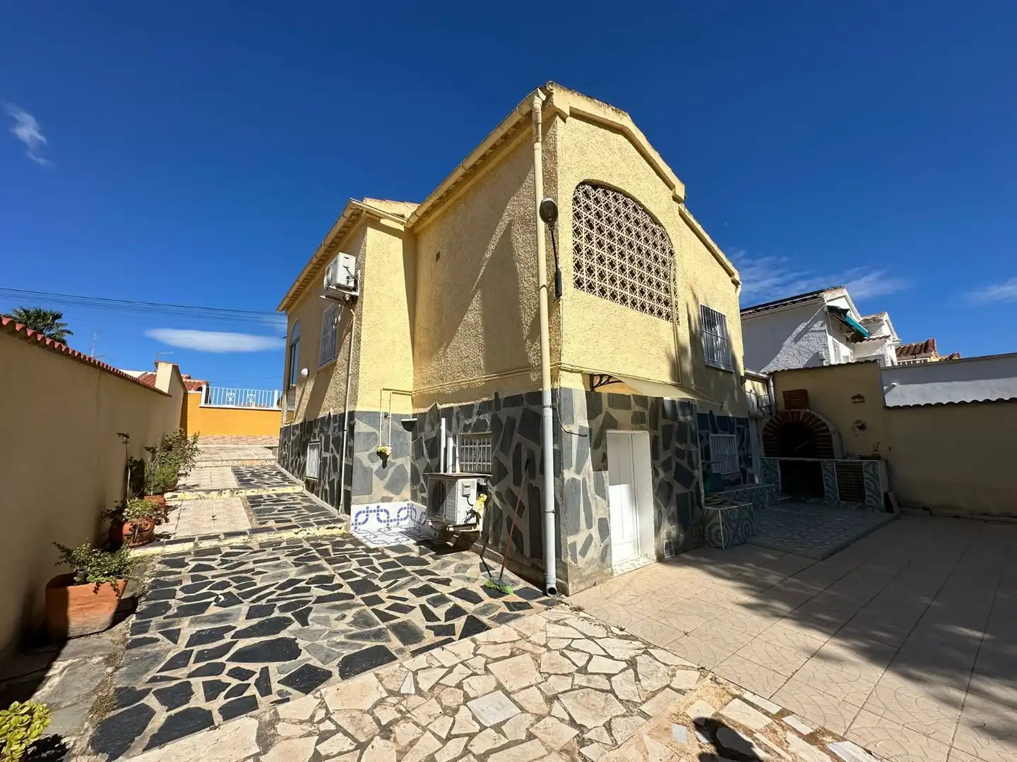 Vista exterior de Casa o chalet en venta en San Fulgencio con Aire acondicionado, Calefacción y Terraza