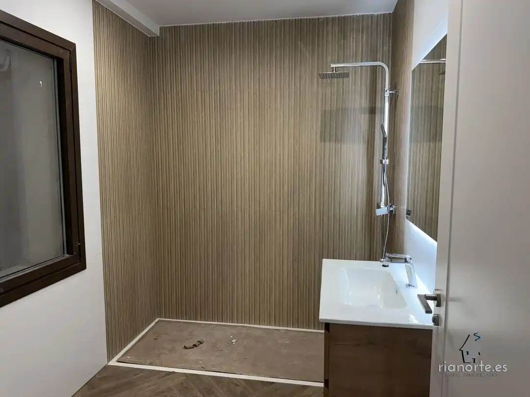 Baño de Piso en venta en Ribadesella con Calefacción