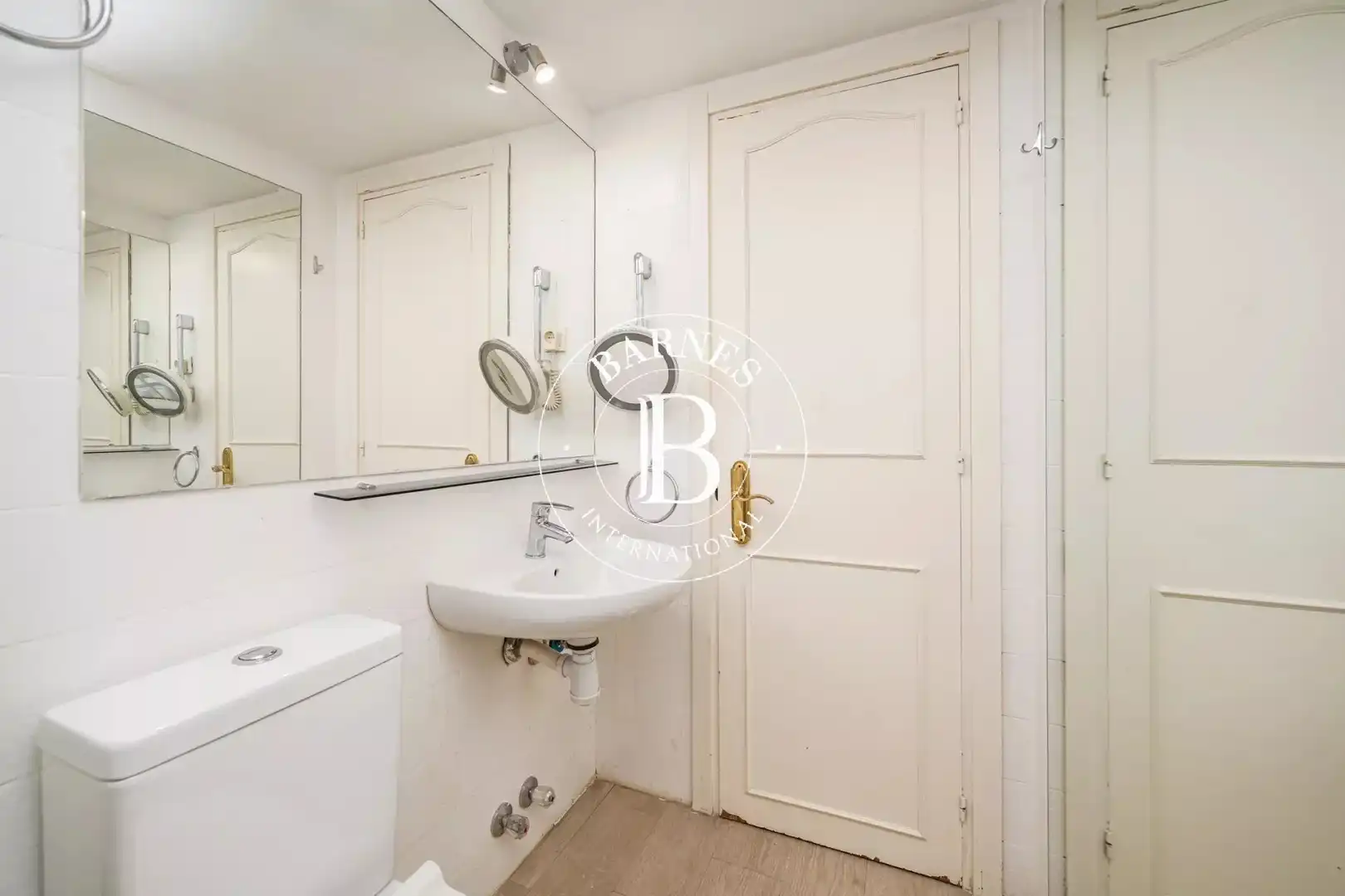Bathroom of Flat for rent in Madrid  with Air Conditioner, Heating and Private garden