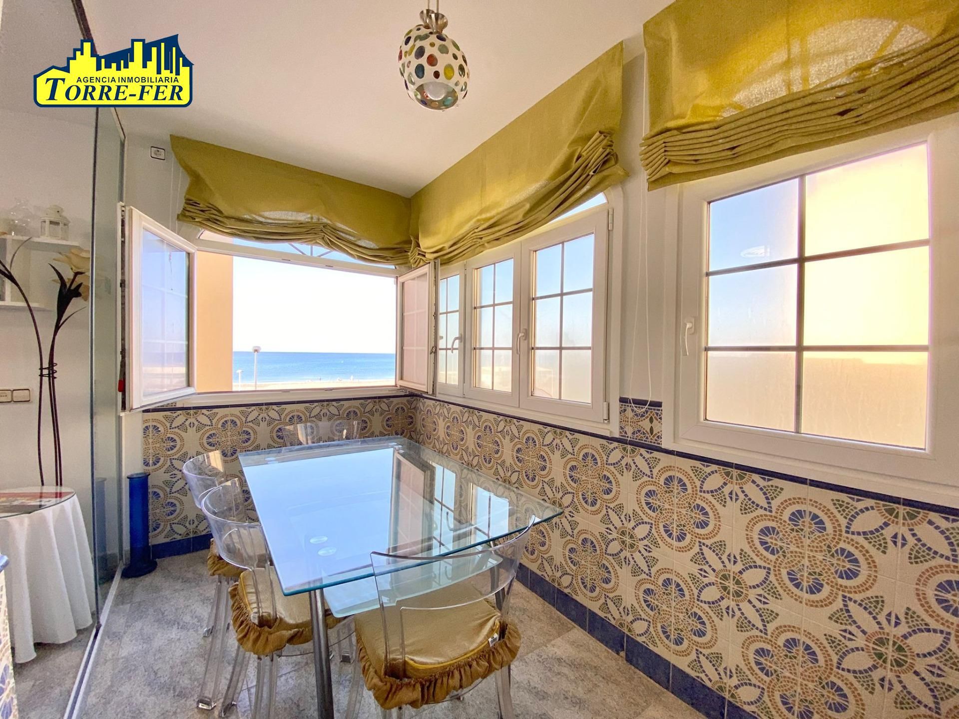 Comedor de Piso en venta en  Almería Capital con Aire acondicionado y Piscina comunitaria