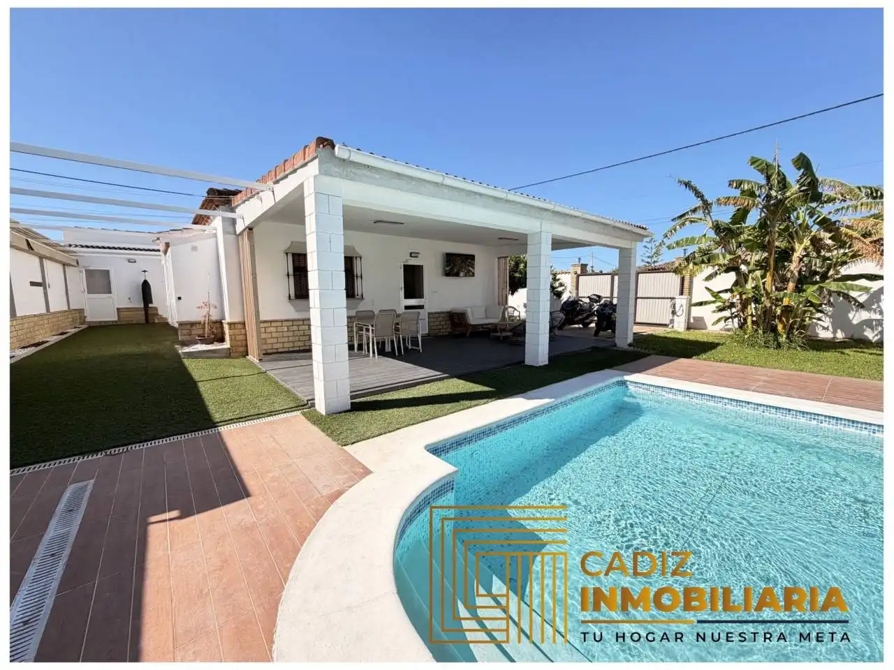 Vista exterior de Finca rústica en venda en Chiclana de la Frontera amb Aire condicionat, Jardí privat i Terrassa