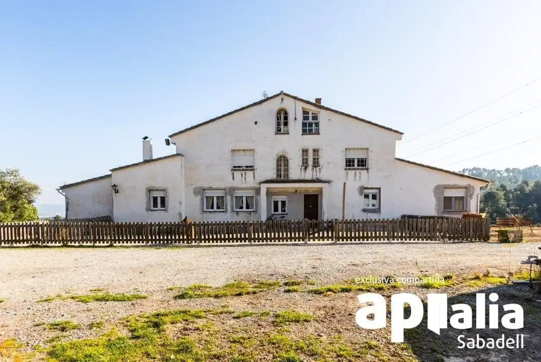 Vista exterior de Finca rústica en venda en Sentmenat amb Calefacció i Terrassa