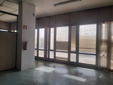 Local comercial de lloguer a Travessera Industrial