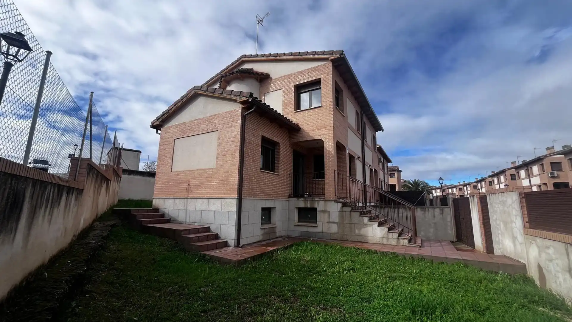 Exterior view of Single-family semi-detached for sale in Villaluenga de la Sagra