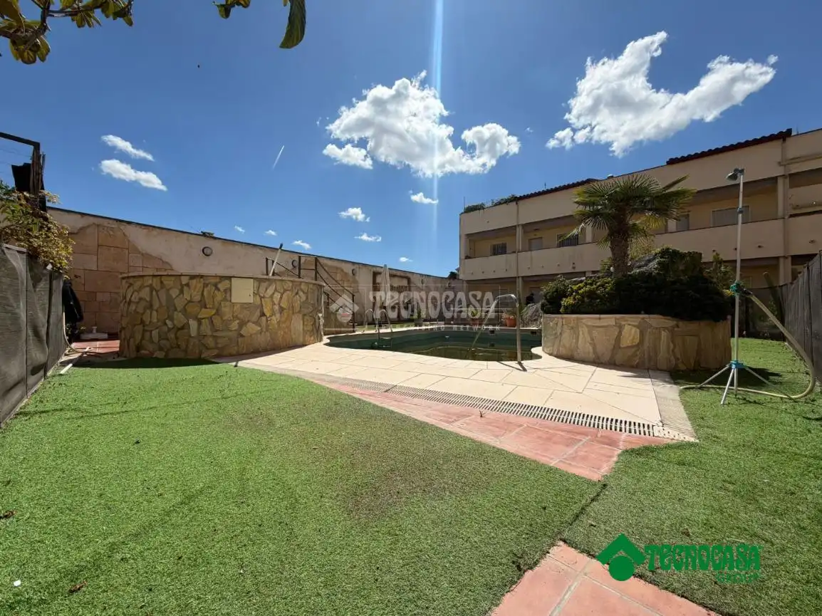 Vista exterior de Pis en venda en Alcabón amb Traster
