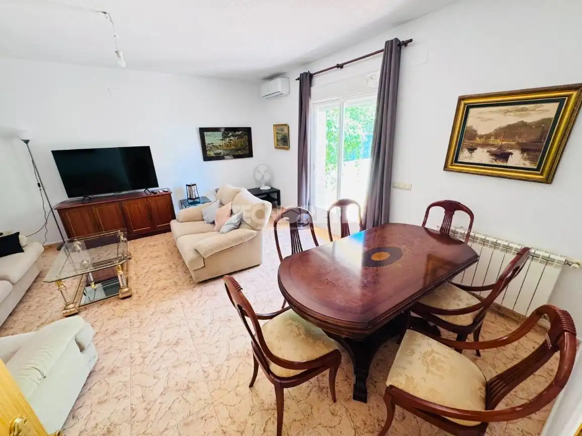 Sala d'estar de Casa adosada en venda en Albarreal de Tajo amb Aire condicionat, Jardí privat i Terrassa