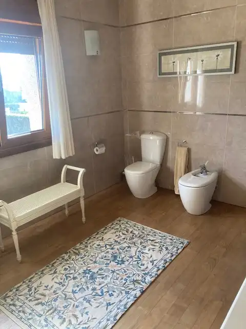 Baño de Casa o chalet en venta en Carballo con Calefacción, Jardín privado y Parquet