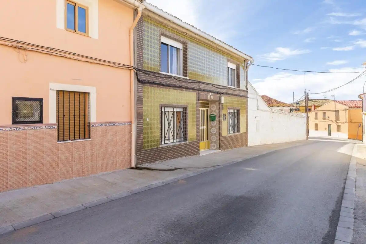 Casa adosada en venta en C. Calvario, Fuenterrobles