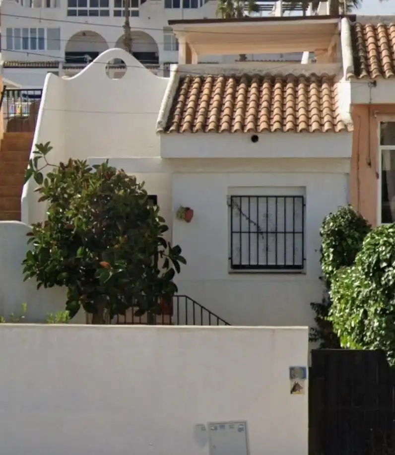 Houses for sale in Calle BUNGALOWS ROSAS