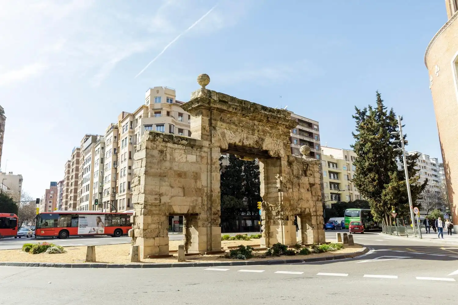 Vista exterior de Piso en venta en Zaragoza con Calefacción y Balcón