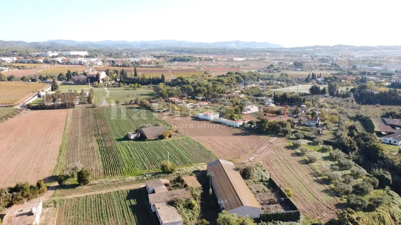 Finca rústica en venda en Vilanova i la Geltrú amb Piscina