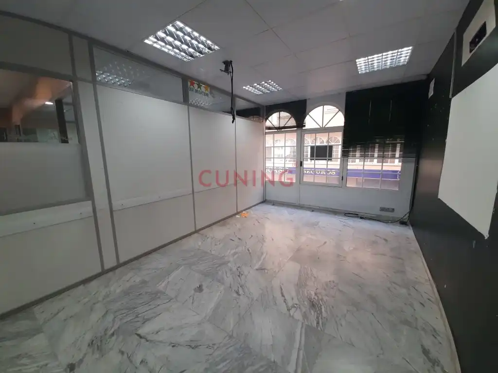 Oficina con ascensor en alquiler en Centro