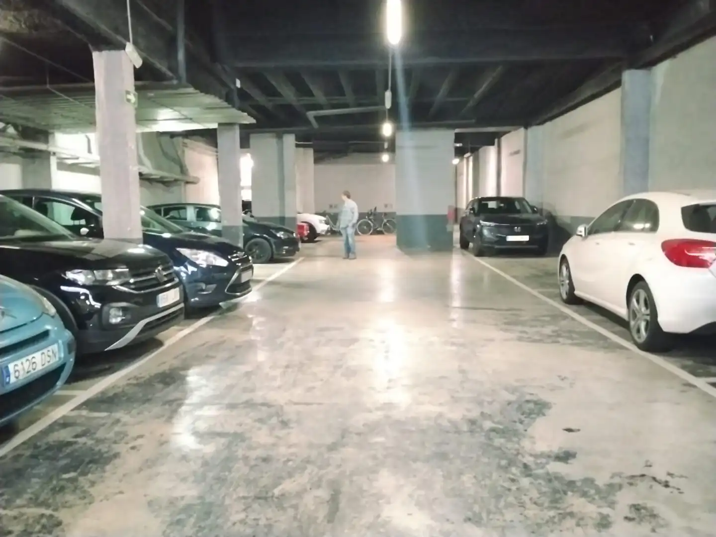 Parking of Flat for rent in Barcelona  with Air Conditioner, Heating and Parquet flooring