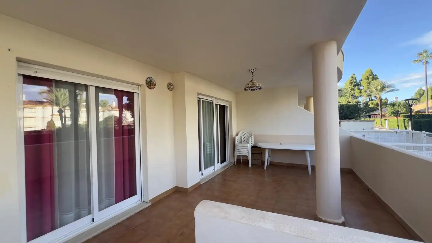 Erdgeschoss zum Verkauf in Torreblanca mit Klimaanlage, Privatgarten und Terrasse