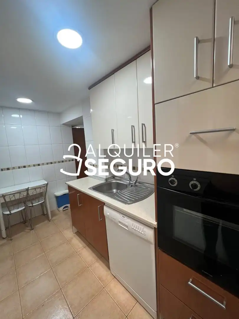 Cocina de Piso de alquiler en Madrid con Calefacción y Amueblado