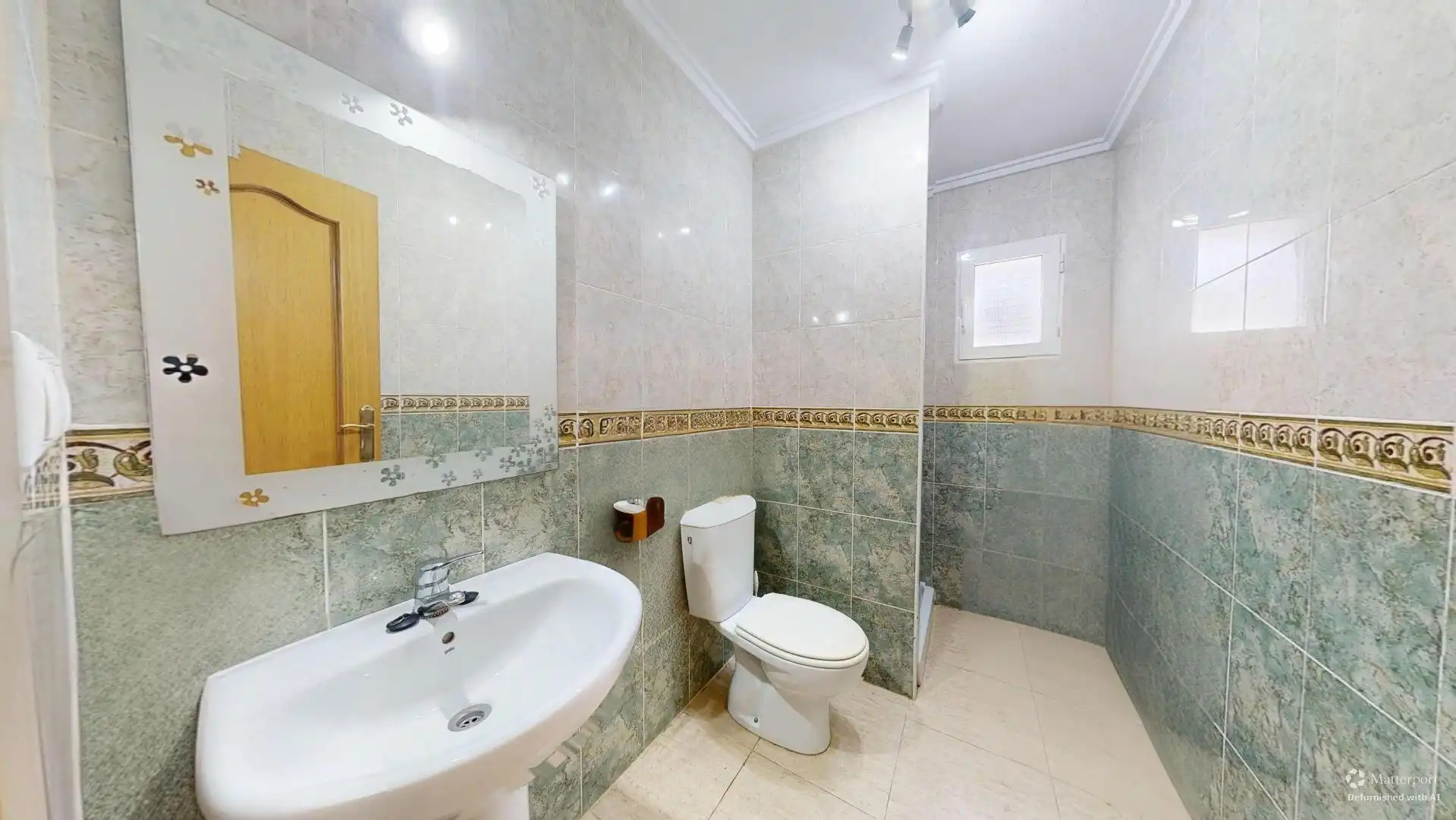Baño de Casa adosada en venta en Monforte del Cid con Jardín privado