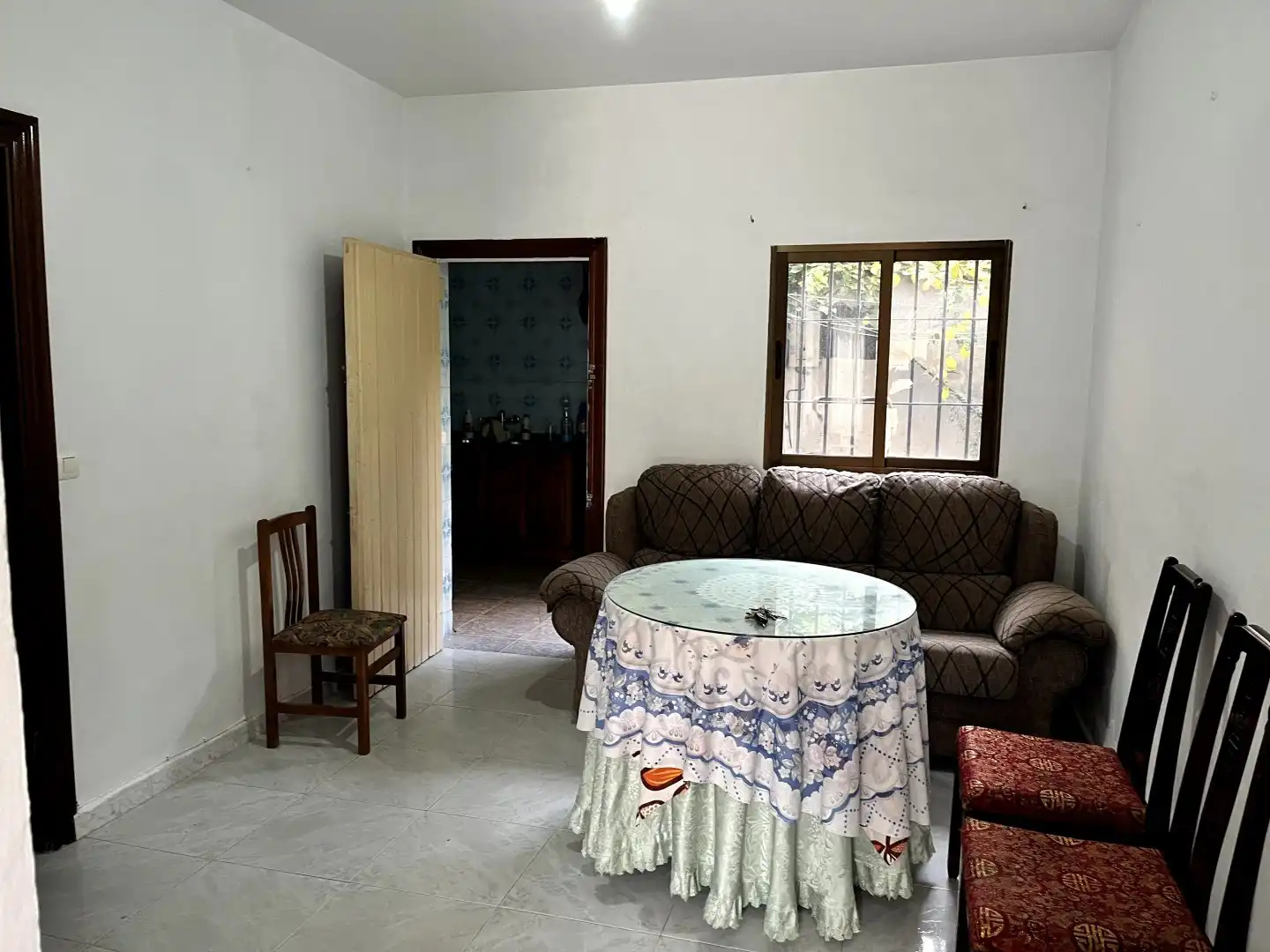 Sala d'estar de Casa o xalet en venda en Vélez de Benaudalla amb Jardí privat i Moblat