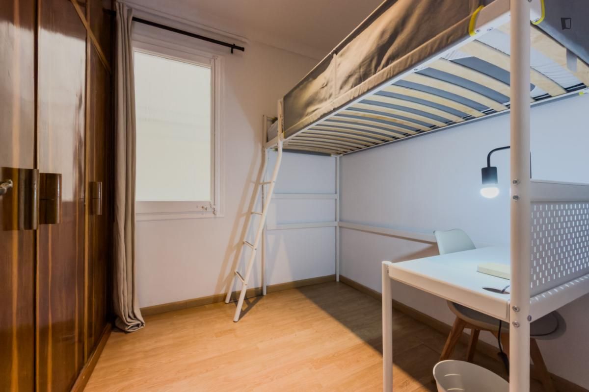 Apartment for share in Sants