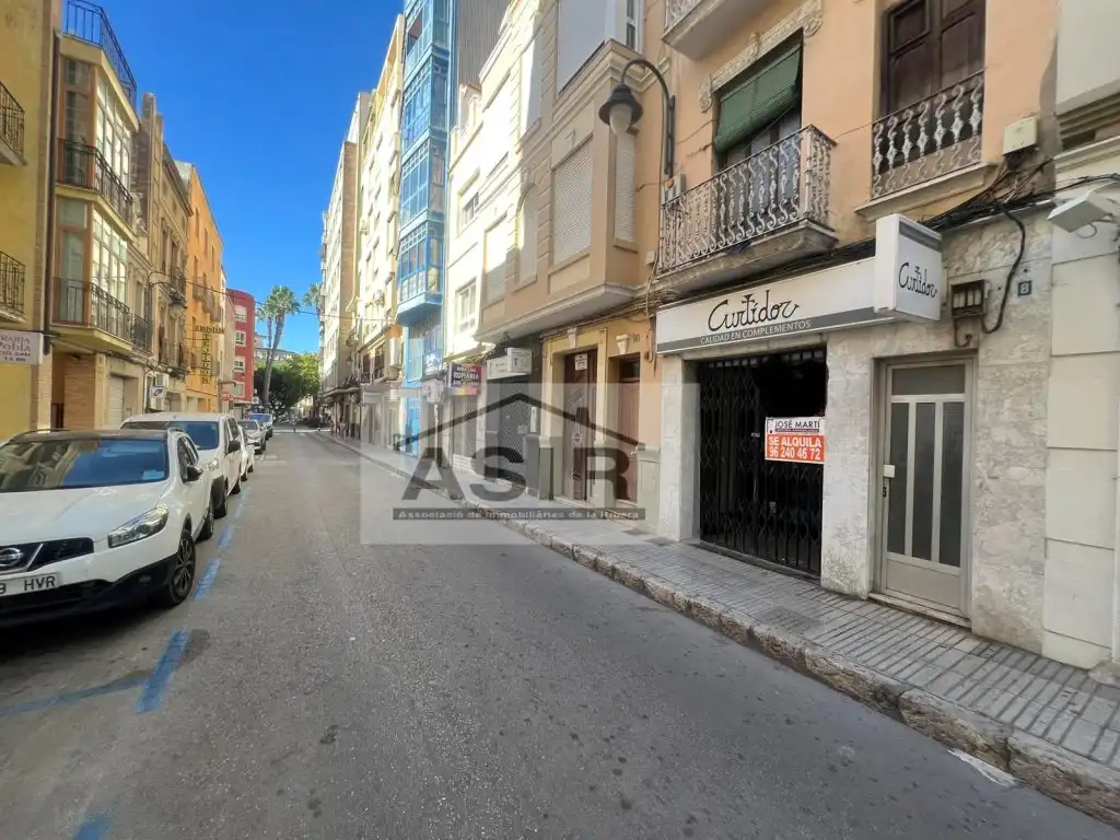 Local comercial de lloguer a Calle Curtidors, imagen 2