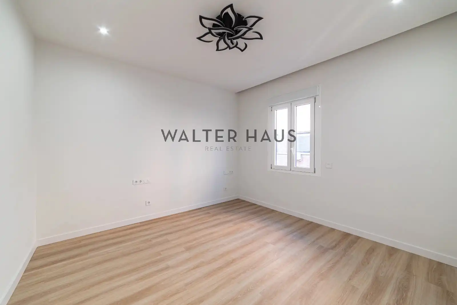 Bedroom of Flat for rent in Madrid  with Air Conditioner, Heating and Storage room