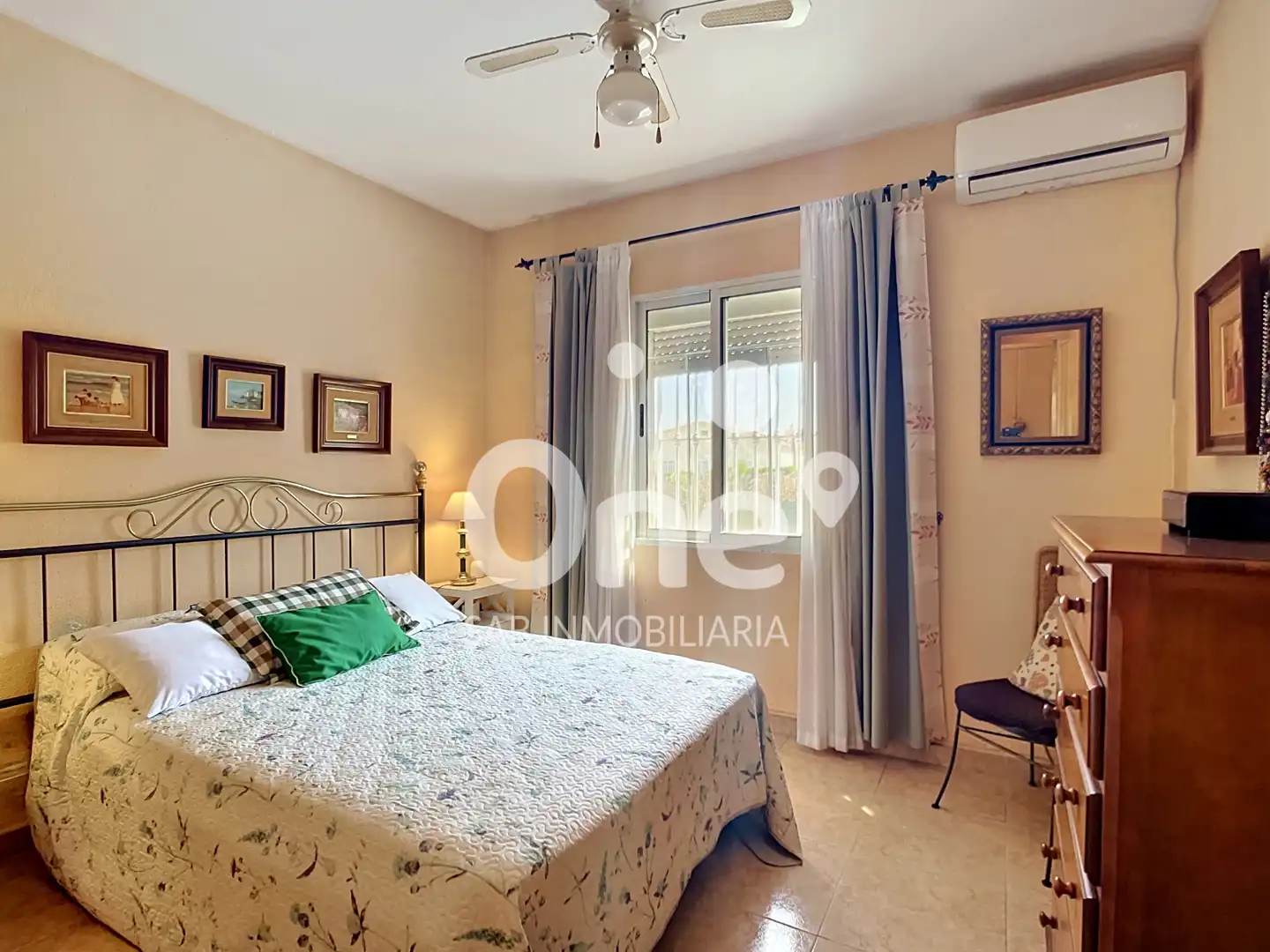 Habitación de Casa o chalet en venta en L'Eliana con Aire acondicionado, Calefacción y Jardín privado
