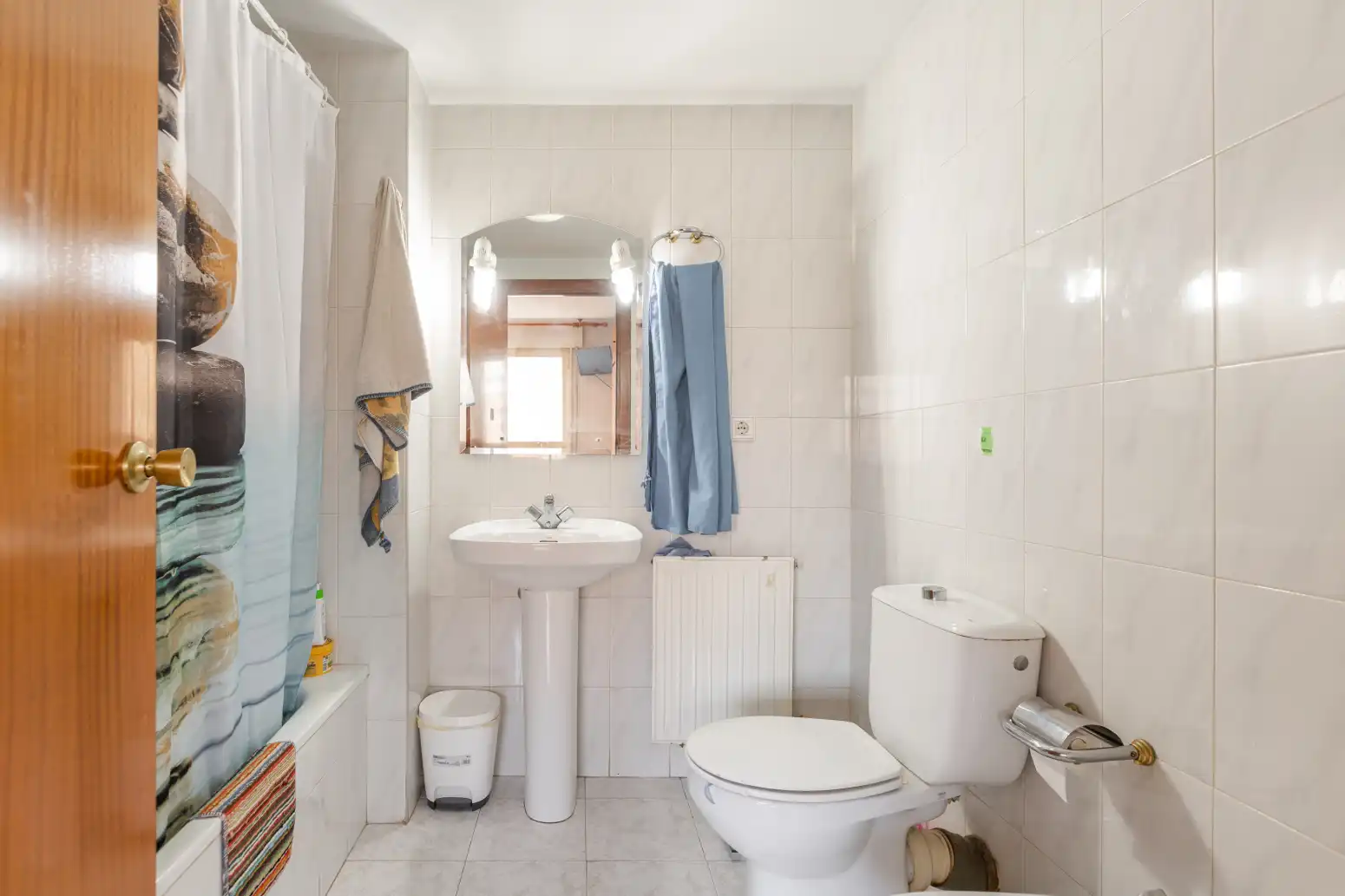 Bathroom of Flat for sale in  Pamplona / Iruña  with Heating and Parquet flooring