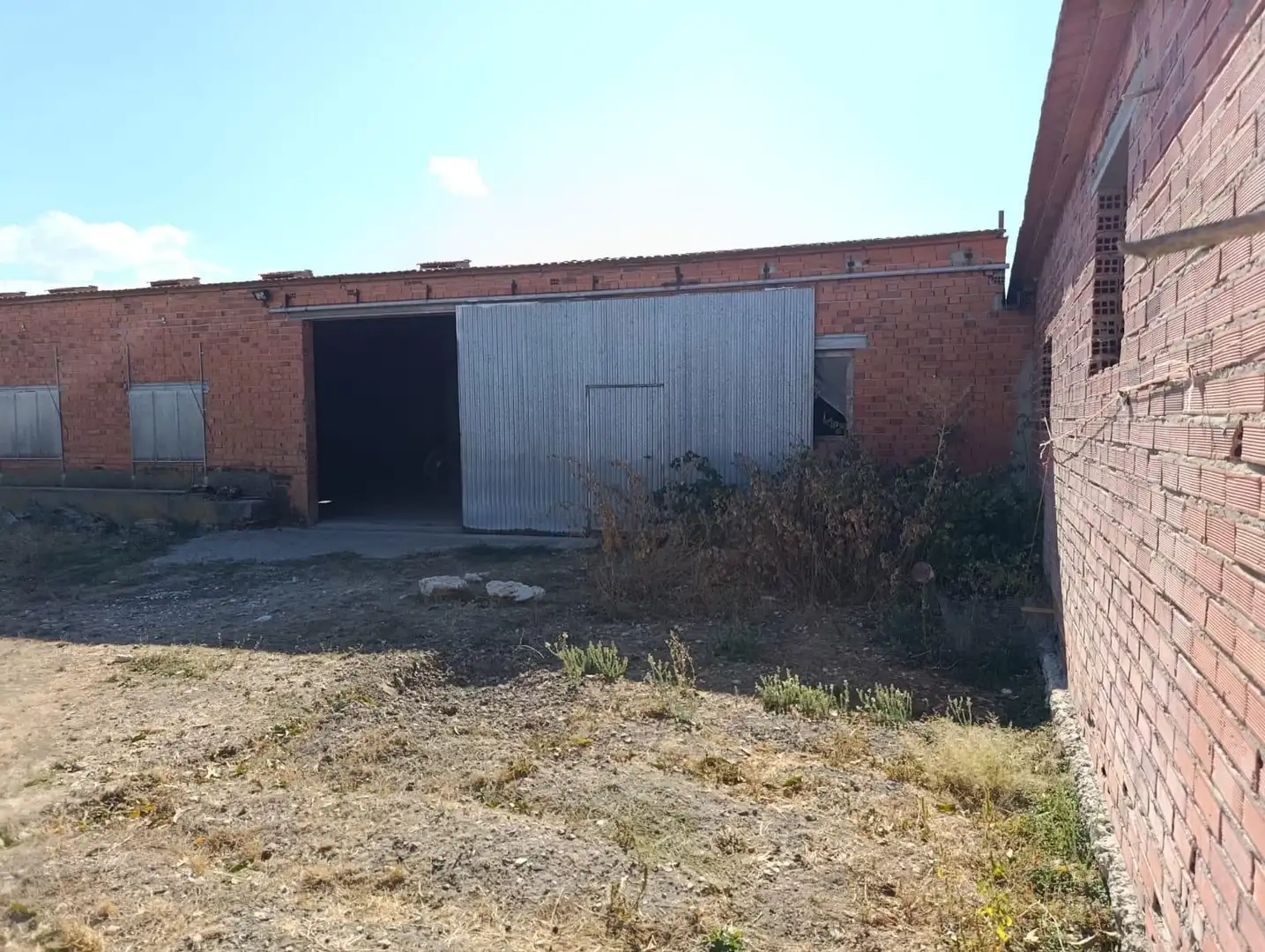Industrial buildings for sale in Viloria