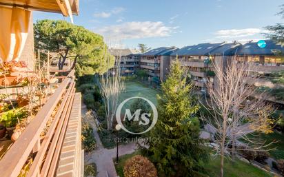 Vista exterior de Pis en venda en Las Rozas de Madrid amb Aire condicionat, Parquet i Terrassa