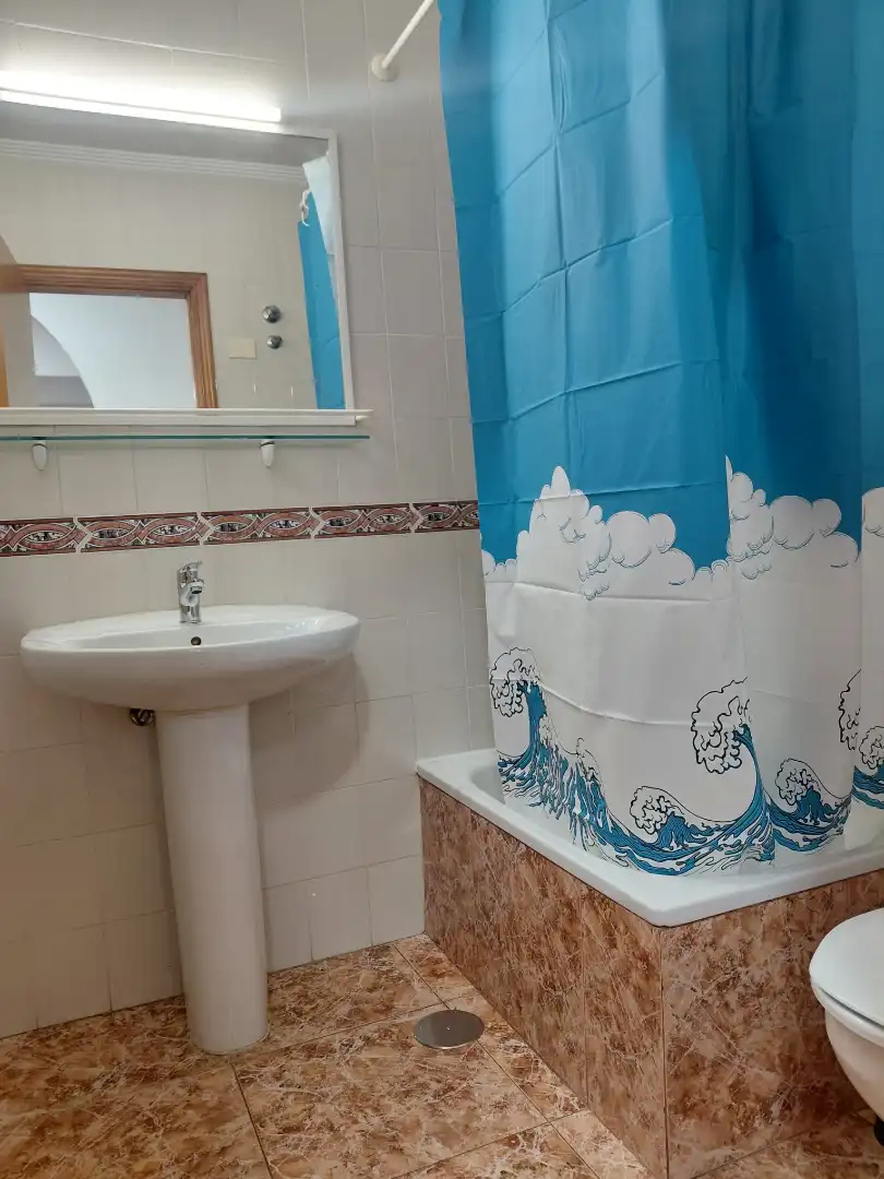 Badezimmer von Wohnungen zur Miete in Arucas mit Möbliert, Waschmaschine und Mikrowelle