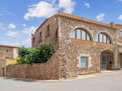 Vista exterior de Casa o xalet en venda en Darnius amb Terrassa i Balcó