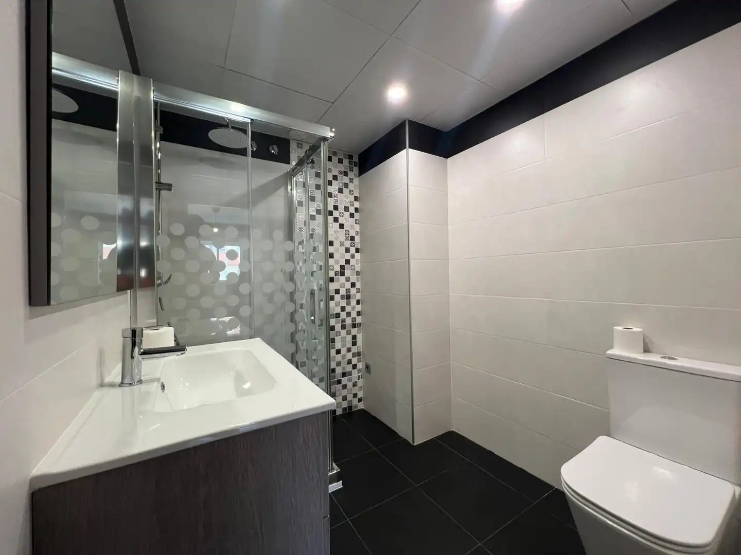Bathroom of Flat for rent in Cáceres  with Air Conditioner, Heating and Furnished