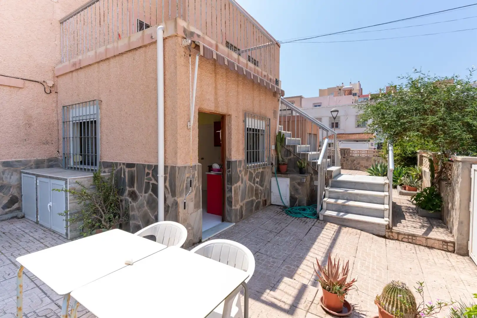 Außenansicht von Einfamilien-Reihenhaus zum Verkauf in Almería