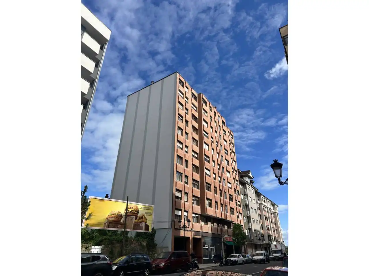 Außenansicht von Wohnung zum Verkauf in Oviedo  mit Heizung, Parkett und Abstellraum