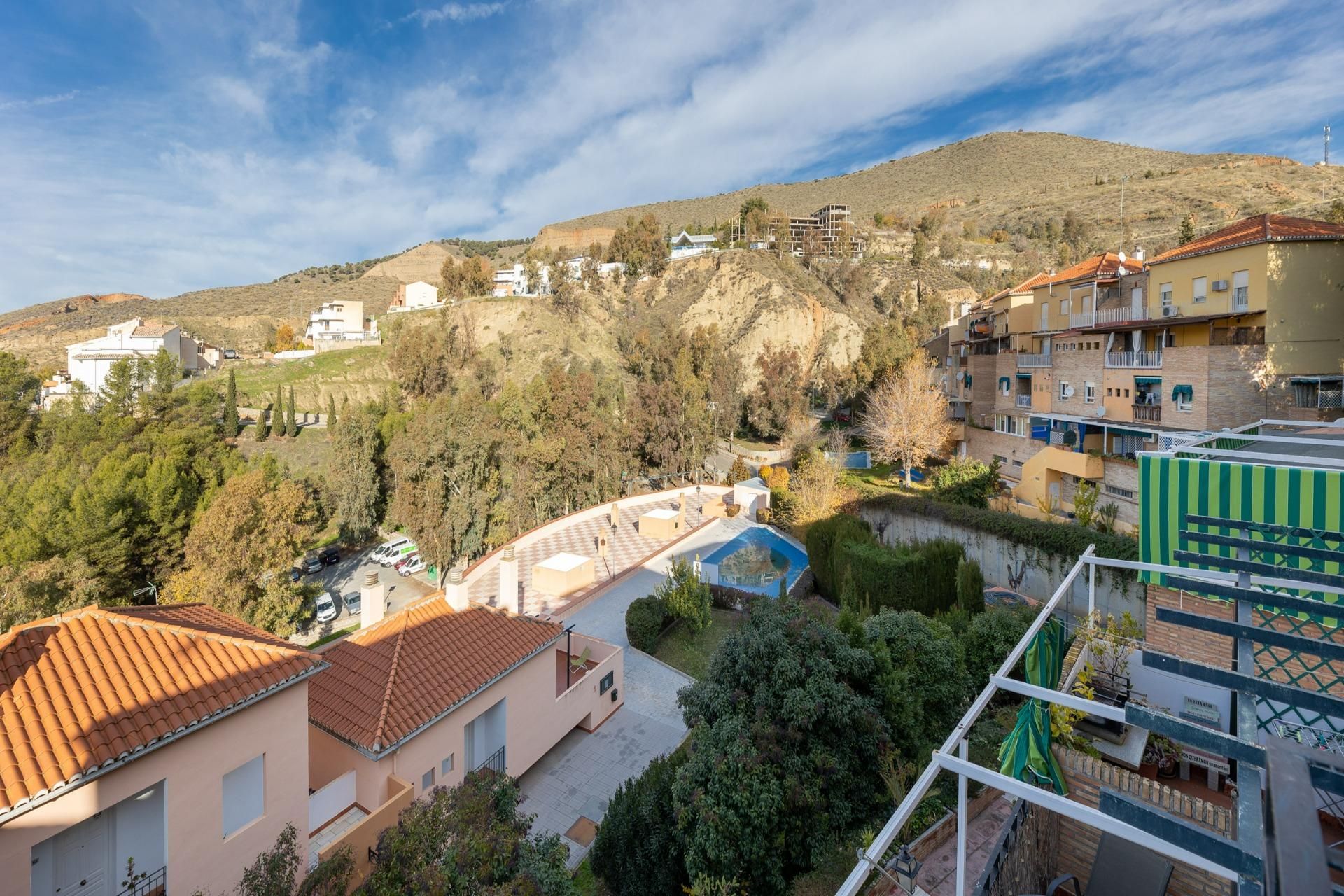 Exterior view of Single-family semi-detached for sale in Cenes de la Vega  with Heating, Terrace and Balcony