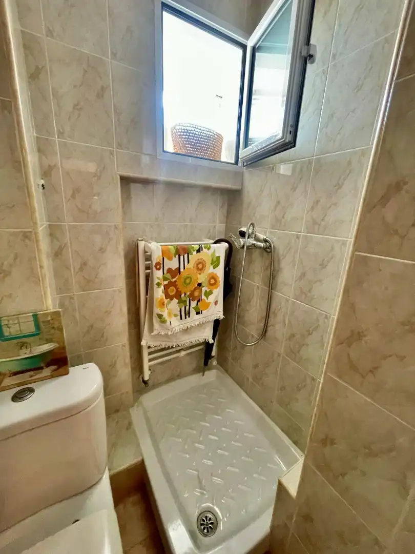 Bany de Pis en venda en Bilbao  amb Calefacció, Terrassa i Moblat