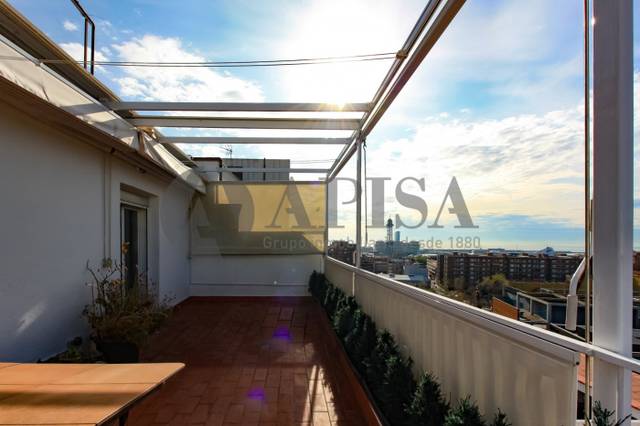 Ático en Alquiler en Calle Nou de la rambla en El Raval