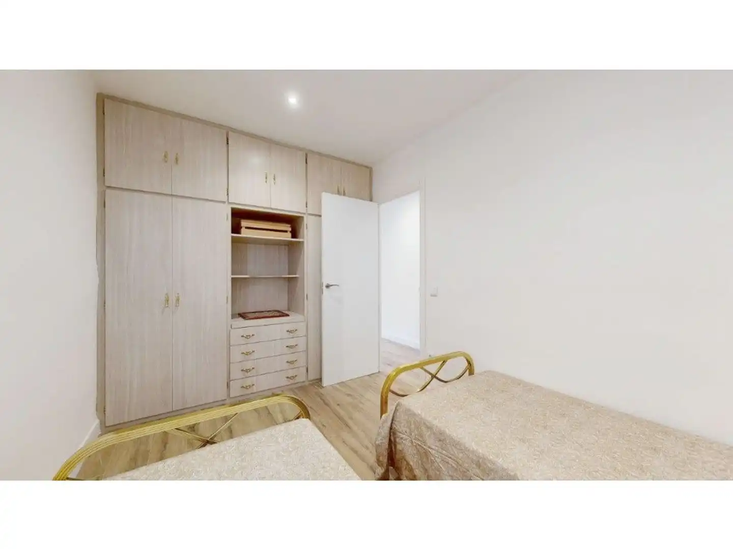Bedroom of Flat for sale in Montán  with Furnished and Balcony