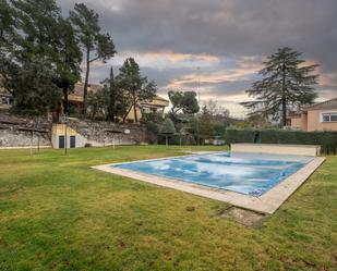 Piscina de Casa adosada en venda en Galapagar amb Calefacció, Jardí privat i Terrassa