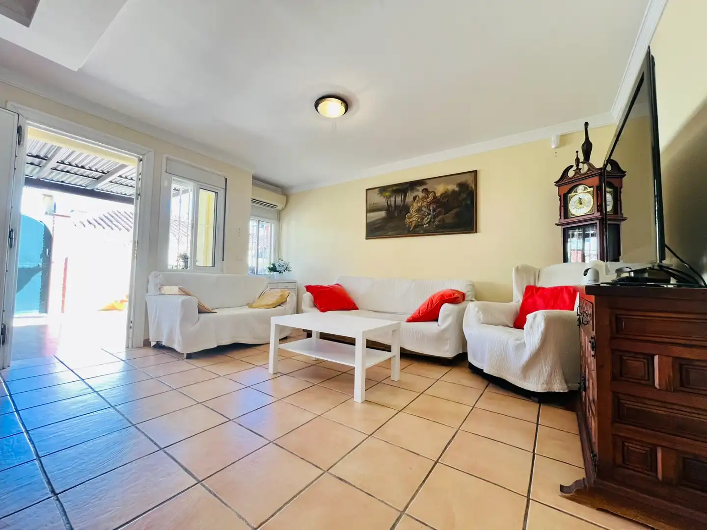Sala de estar de Casa o chalet en venta en Fuengirola con Aire acondicionado, Jardín privado y Terraza