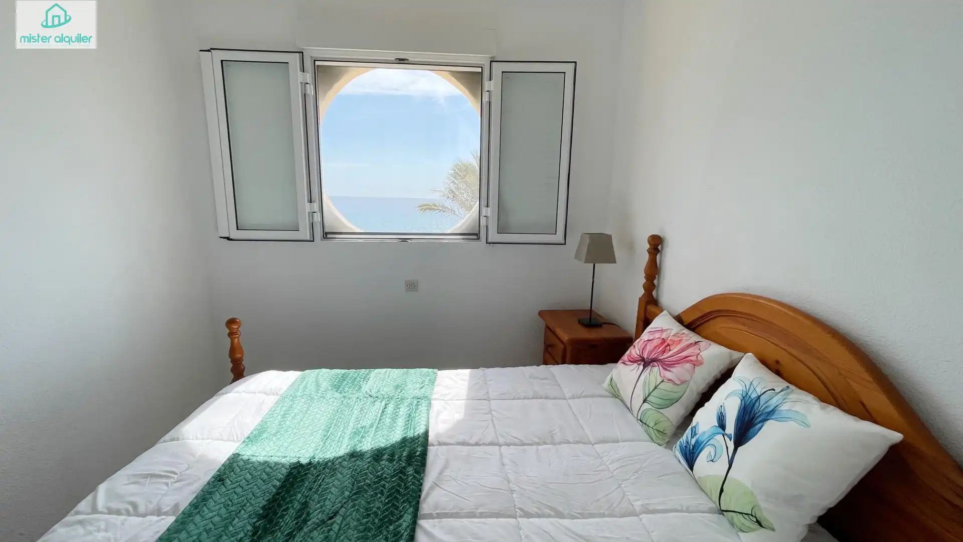 Habitación de Casa o chalet de alquiler en El Campello con Calefacción, Terraza y Amueblado